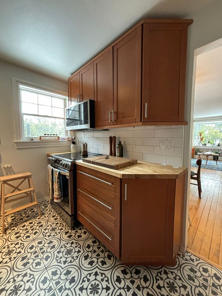 Kitchen cabinet refinishing: before